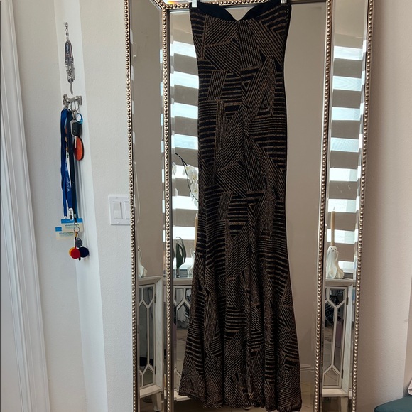 Elegant Strapless Black and Gold Evening Dress - Picture 9 of 9